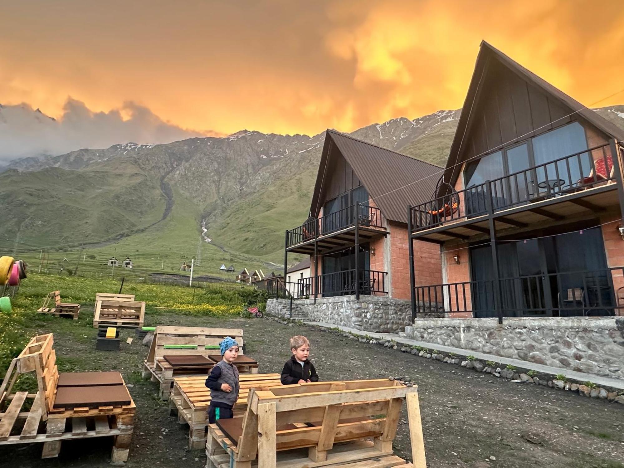 Royal Cottages Kazbegi Eksteriør bilde